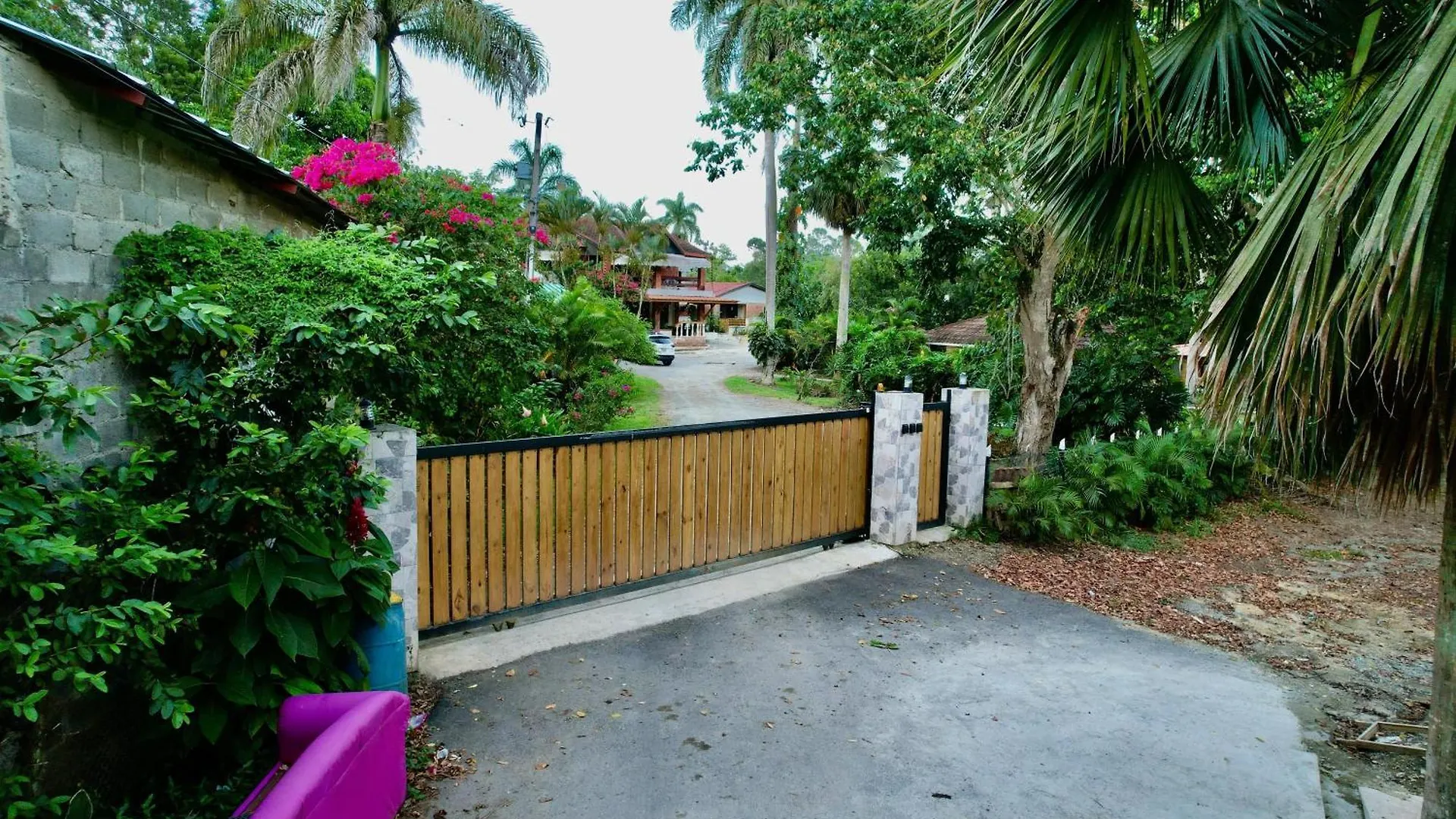 Villa Carmen Y Villa Rosa ハラバコア アパート